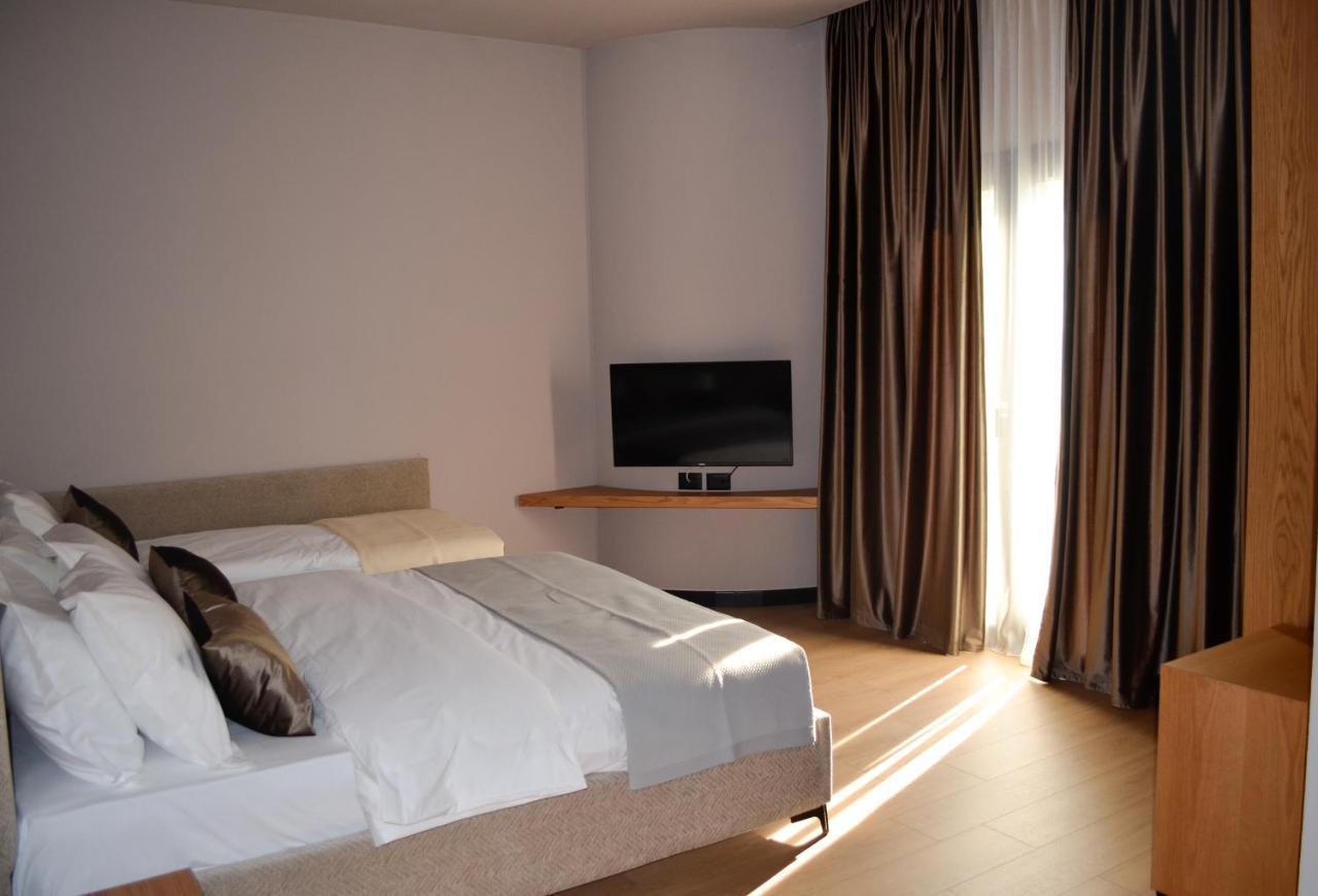 N'Peze Hotel Ljaknasi 외부 사진